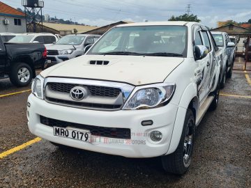 2011 TOYOTA HILUX DOUBLE CABIN