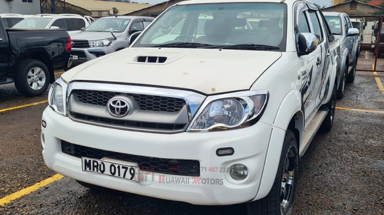 2011 TOYOTA HILUX DOUBLE CABIN