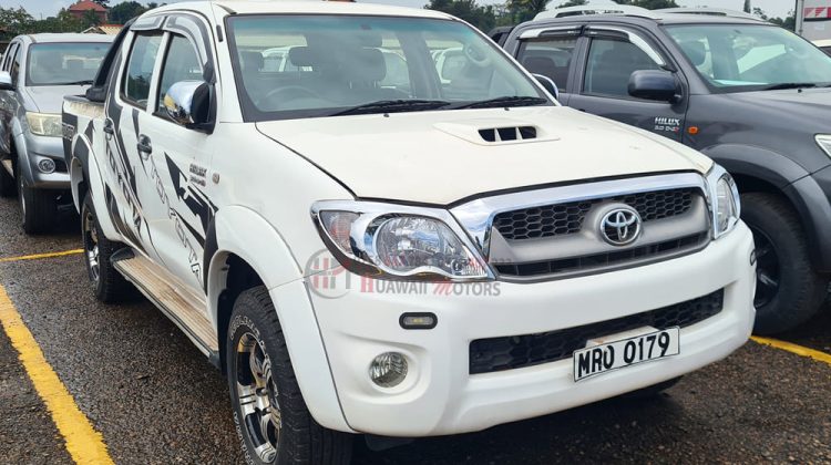 2011 TOYOTA HILUX DOUBLE CABIN