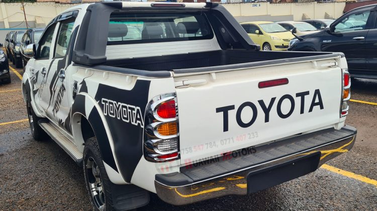 2011 TOYOTA HILUX DOUBLE CABIN