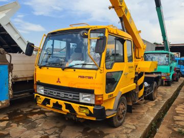 1988 MITSUBISHI FUSO FIGHTER CRANE TRUCK