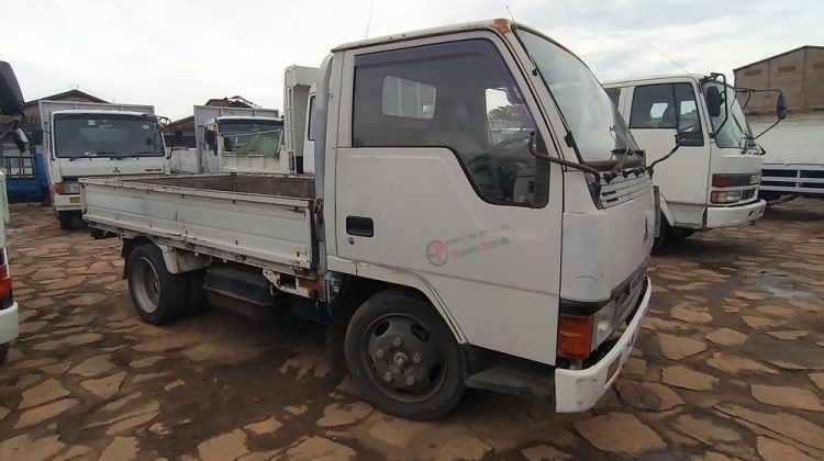 1990 MITSUBISHI CANTER TRUCK 2.