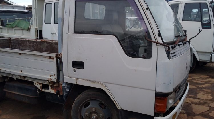 1990 MITSUBISHI CANTER TRUCK 2.