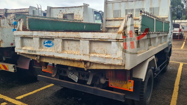 2000 MITSUBISHI FUSO FIGHTER TIPPER