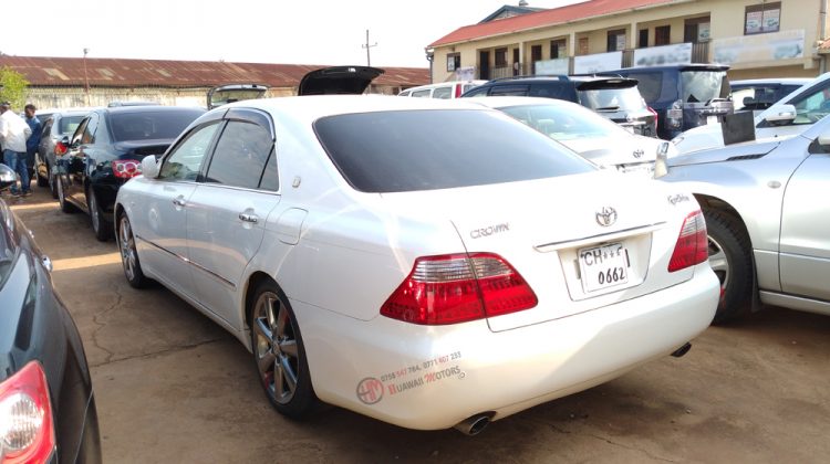 2007 TOYOTA CROWN ROYAL SALOON