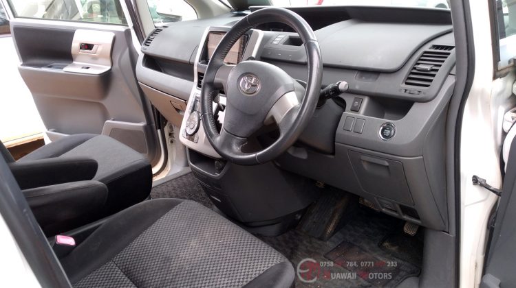 2007 TOYOTA NOAH