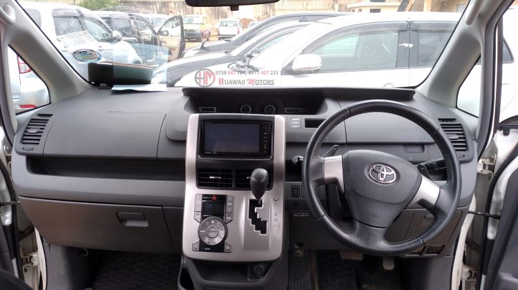 2007 TOYOTA NOAH