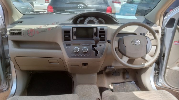 2007 TOYOTA RAUM