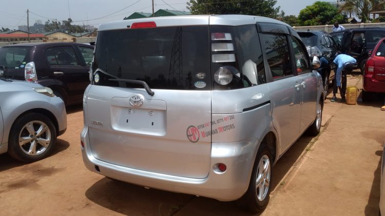 2007 TOYOTA SIENTA – Adapted Automobile