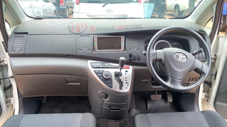 2008 TOYOTA ISIS PLATANA