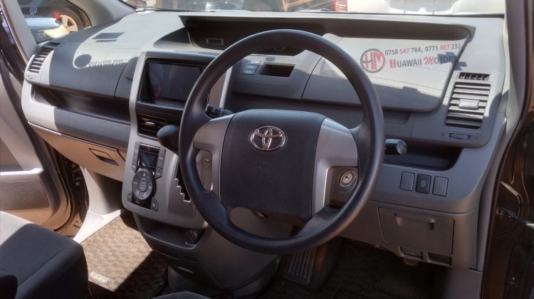 2008 TOYOTA NOAH