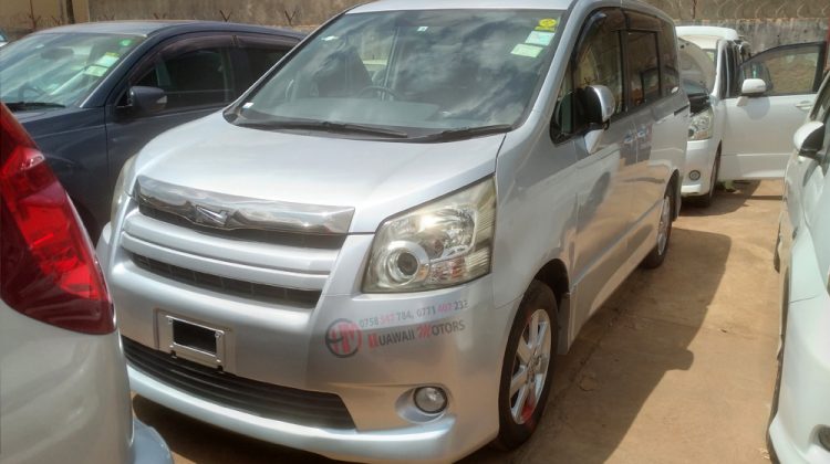 2008 TOYOTA NOAH