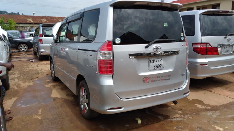 2009 TOYOTA NOAH