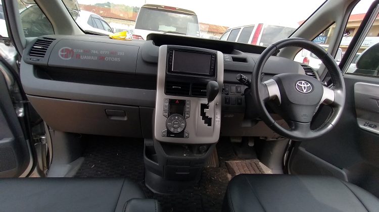 2009 TOYOTA NOAH