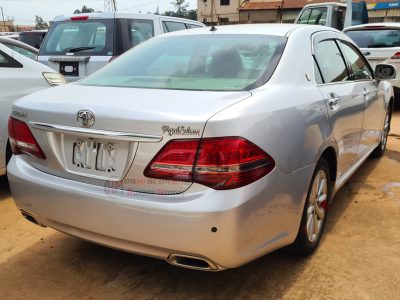 2009 TOYOTA CROWN ROYAL SALOON