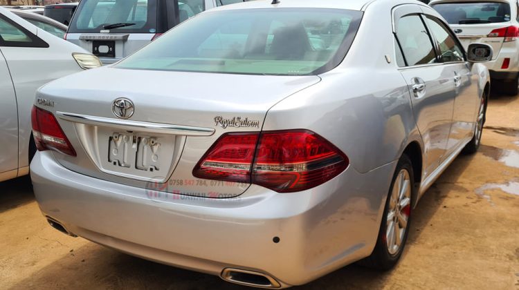 2009 TOYOTA CROWN ROYAL SALOON