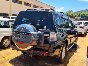 2010 MITSUBISHI PAJERO