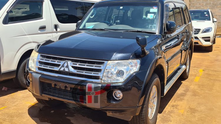 2010 MITSUBISHI PAJERO