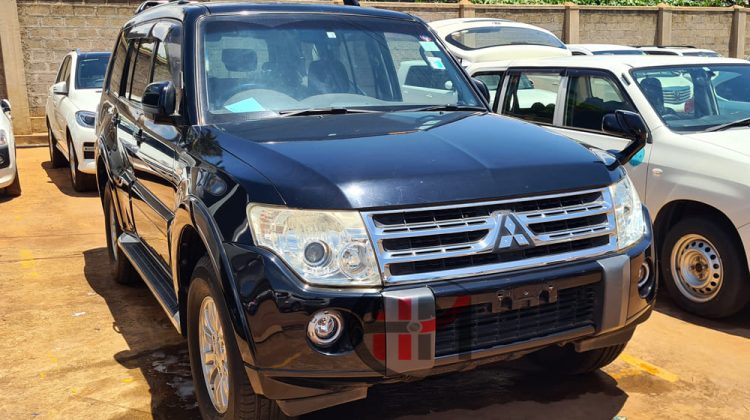 2010 MITSUBISHI PAJERO