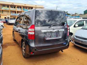 2010 TOYOTA NOAH