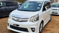 2010 TOYOTA NOAH