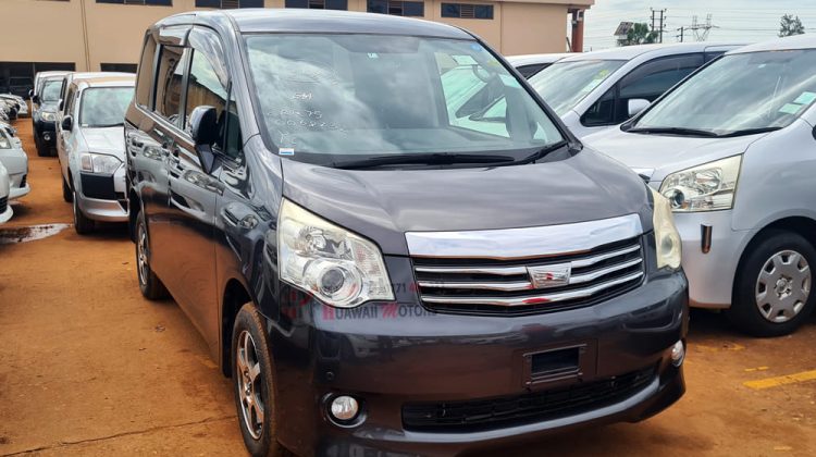 2010 TOYOTA NOAH