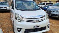 2010 TOYOTA NOAH