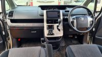 2010 TOYOTA NOAH