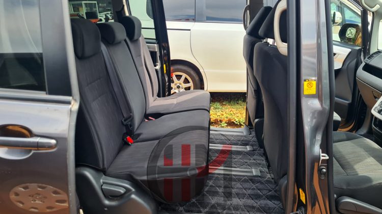 2010 TOYOTA NOAH