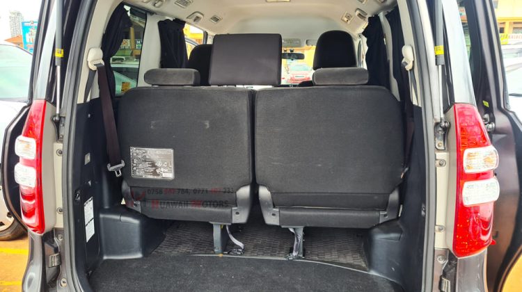 2010 TOYOTA NOAH