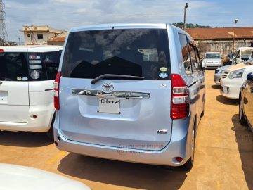 2010 TOYOTA NOAH