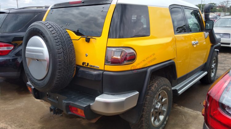 2011 TOYOTA FJ CRUISER