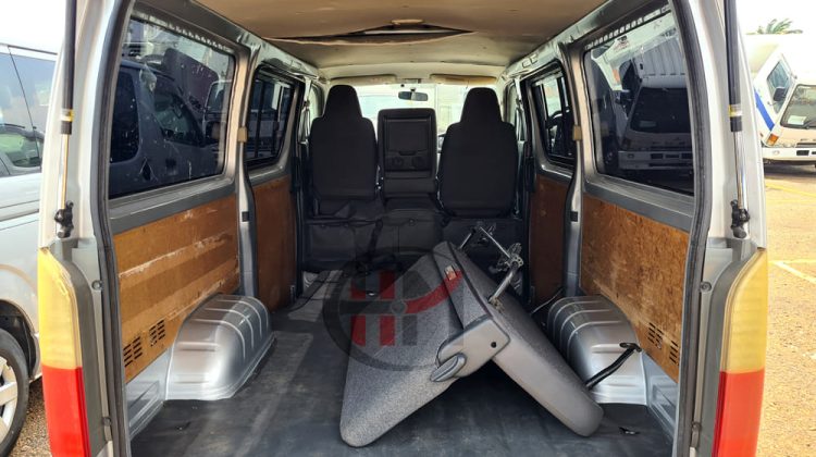 2011 TOYOTA HIACE VAN