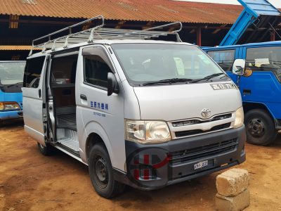 2011 TOYOTA HIACE VAN