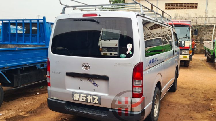 2011 TOYOTA HIACE VAN