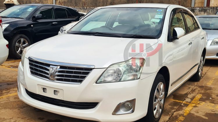 2011 TOYOTA PREMIO