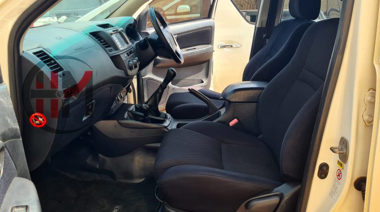 2014 TOYOTA HILUX DOUBLE CABIN