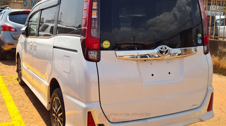 2014 TOYOTA NOAH