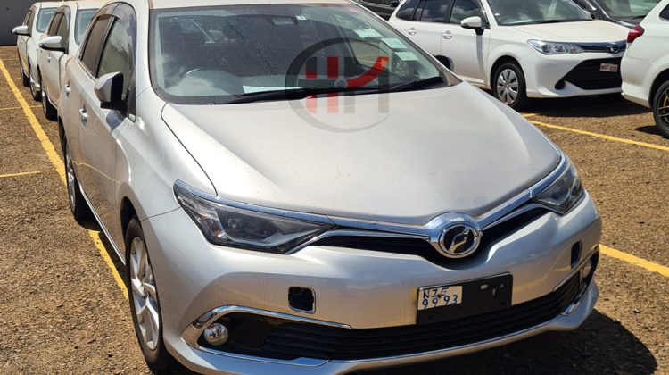 2015 TOYOTA AURIS