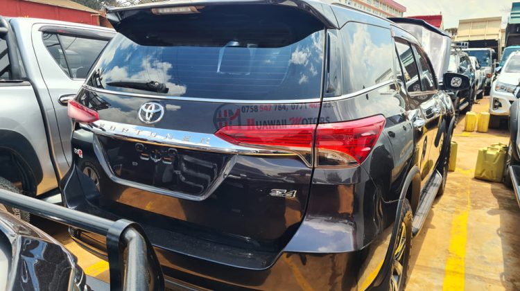 2015 TOYOTA FORTUNER