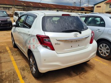 2015 TOYOTA VITZ