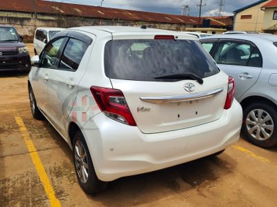 2015 TOYOTA VITZ