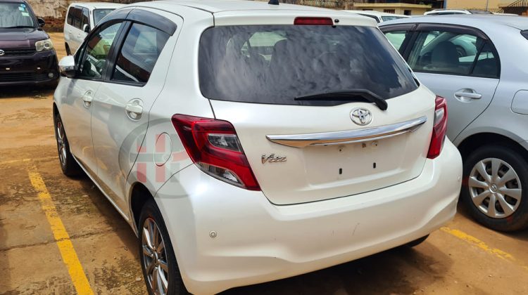 2015 TOYOTA VITZ