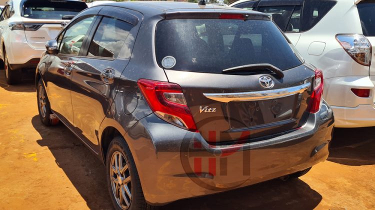 2015 TOYOTA VITZ