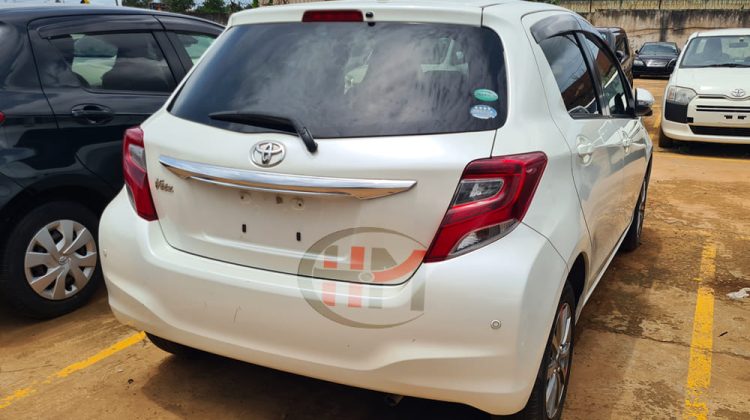 2015 TOYOTA VITZ