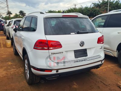 2015 VOLKSWAGEN TOUAREG