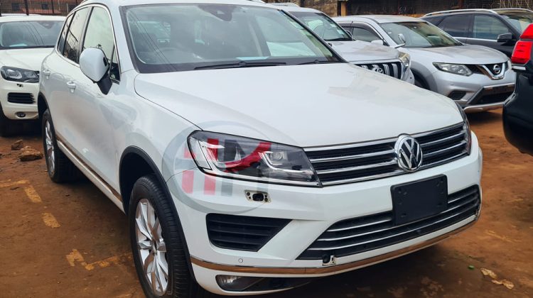 2015 VOLKSWAGEN TOUAREG