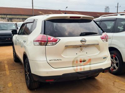 2015 NISSAN X-TRAIL