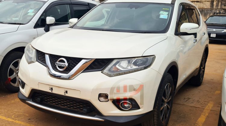 2015 NISSAN X-TRAIL