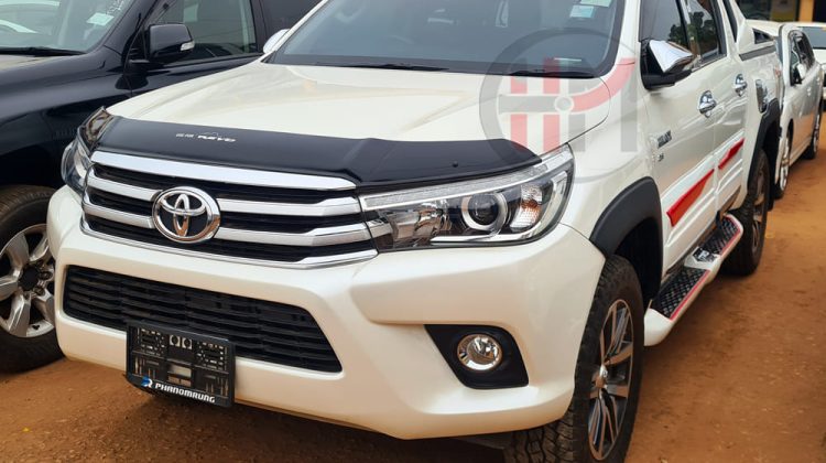 2016 TOYOTA HILUX DOUBLE CABIN